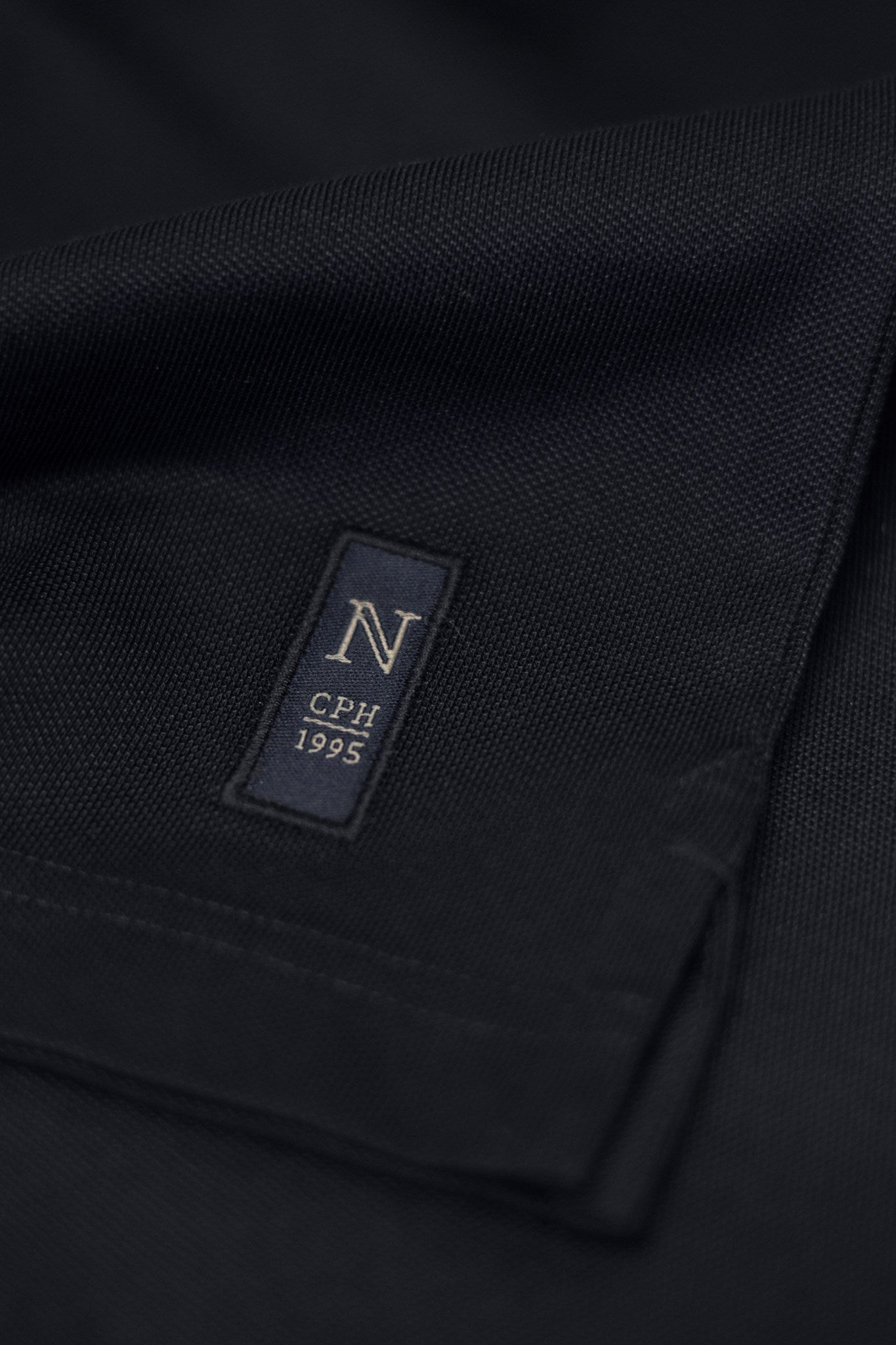 Altavista Men Women Dark Navy Closeup 3