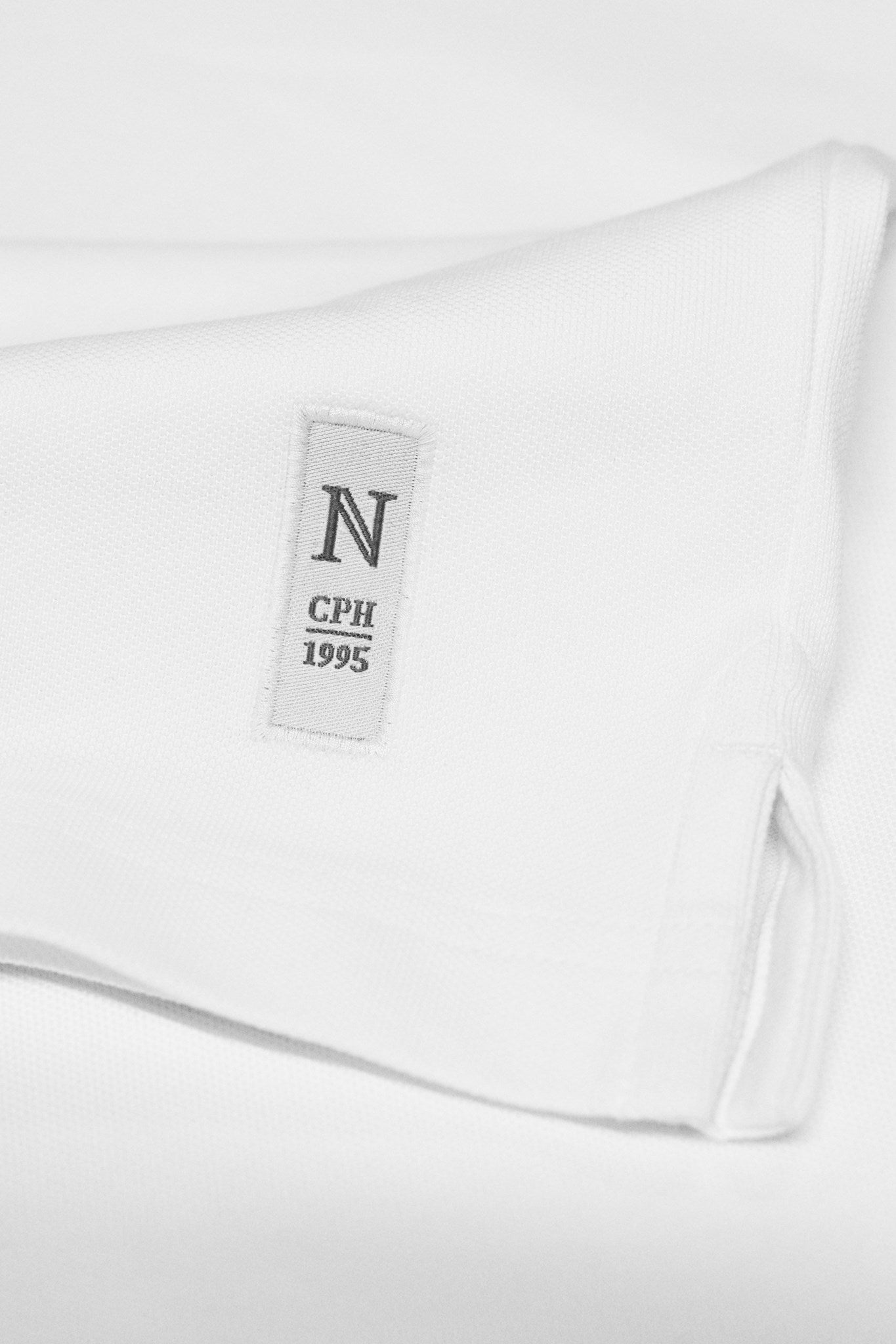 Altavista Men Women White Closeup 4