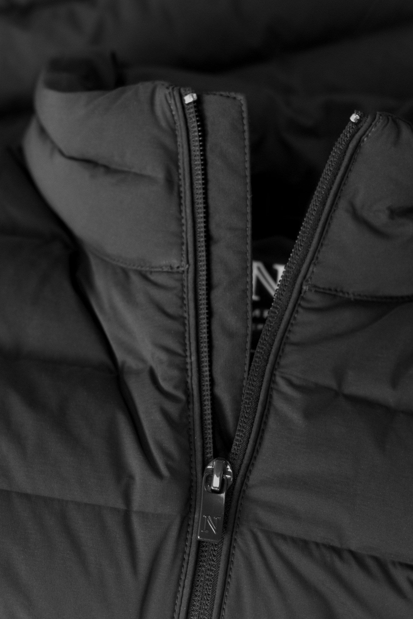 Avalon Women Black Closeup 1