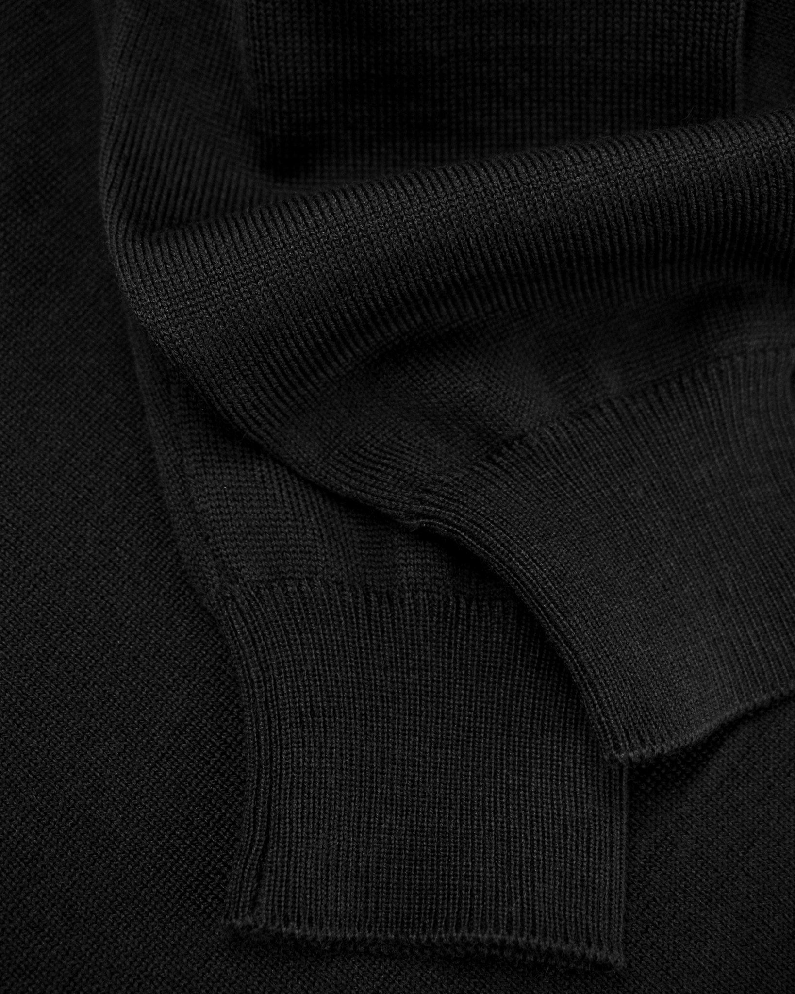 Beaufort Women Black Closeup 1