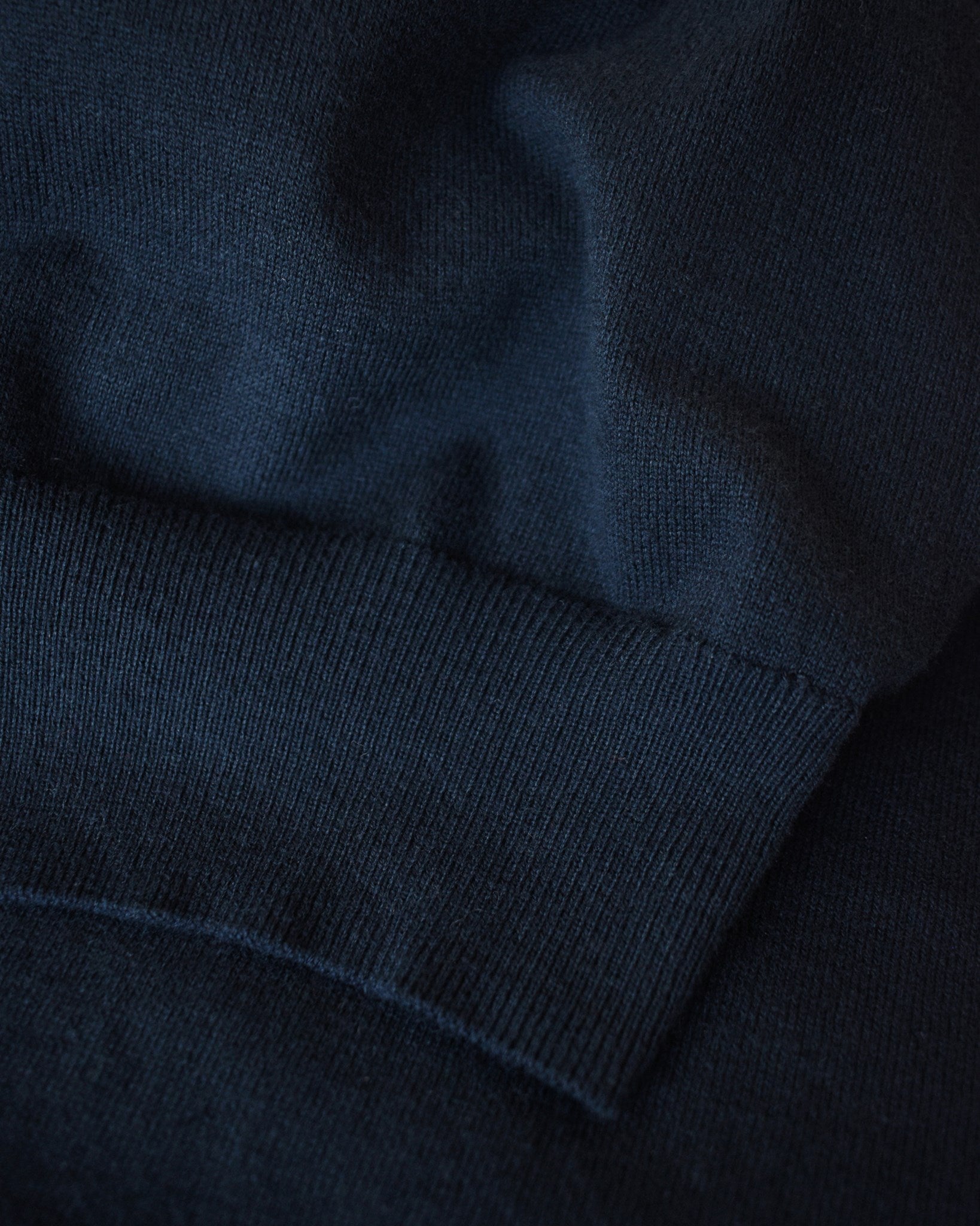 Brighton V Neck Men Navy Closeup 2