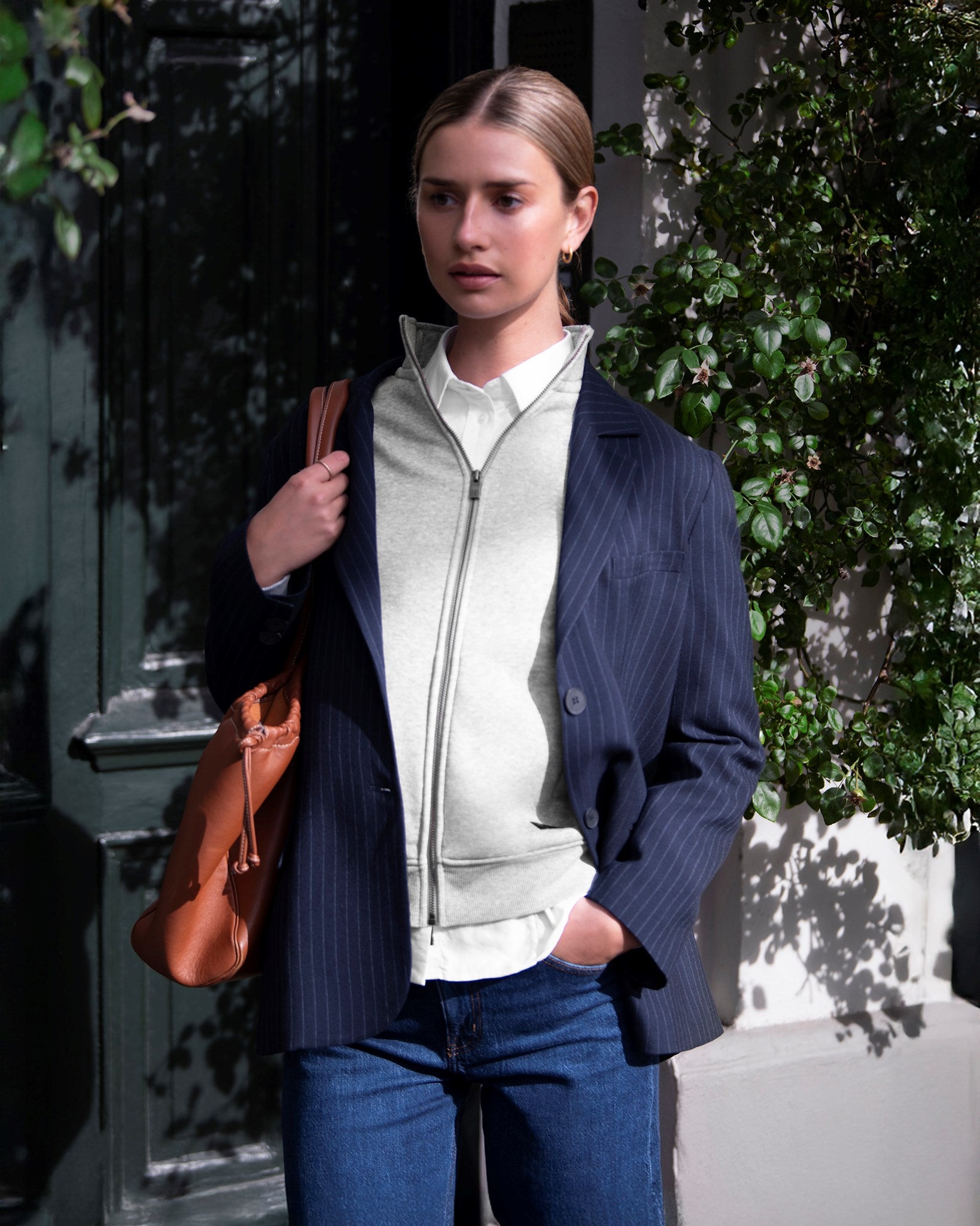 Cambridge Women Grey Melange SS26 Modelimage