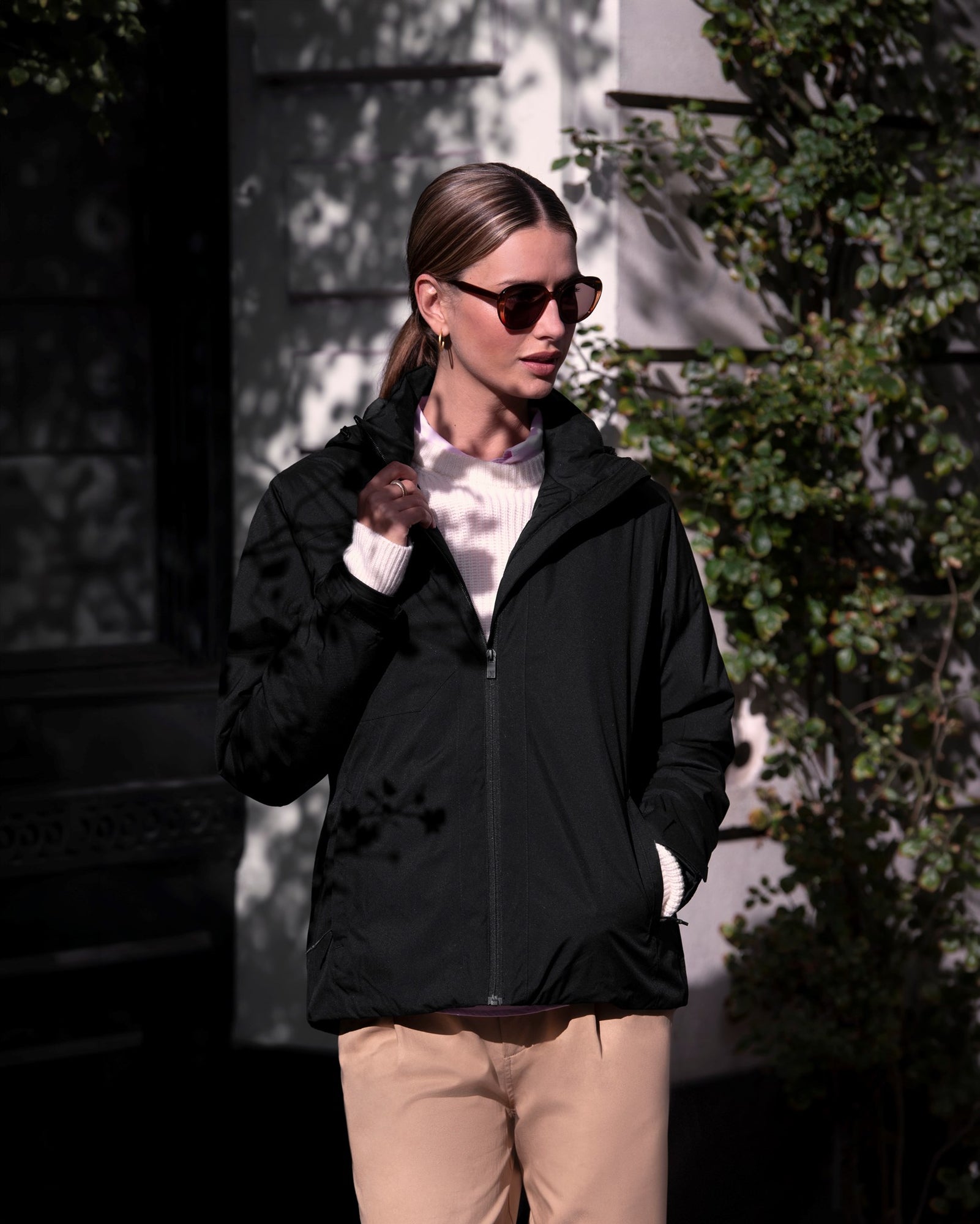 Fairview Woman Black Back