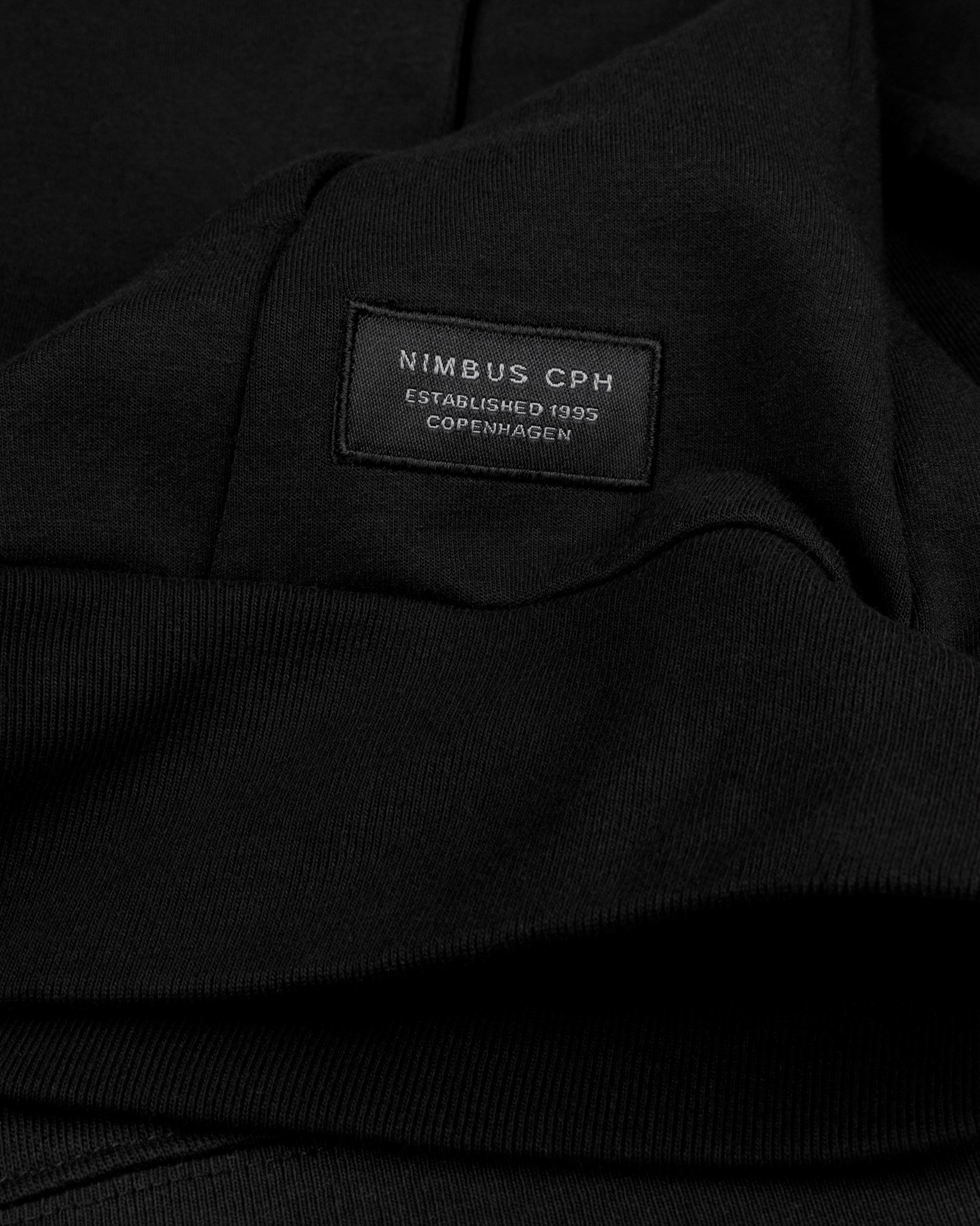 Hampton Women Black Closeup 2