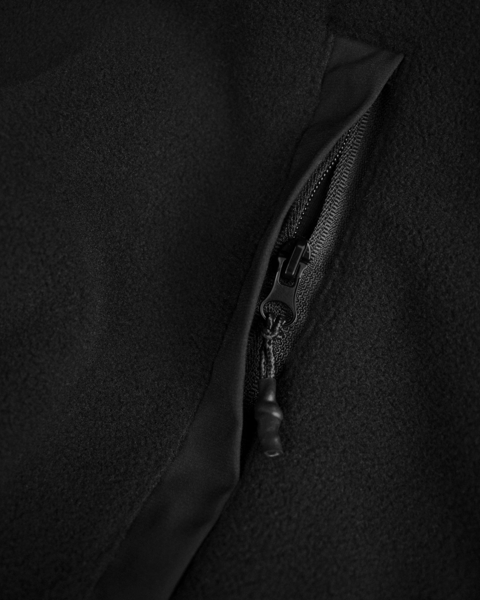 Highland Unisex Black Back