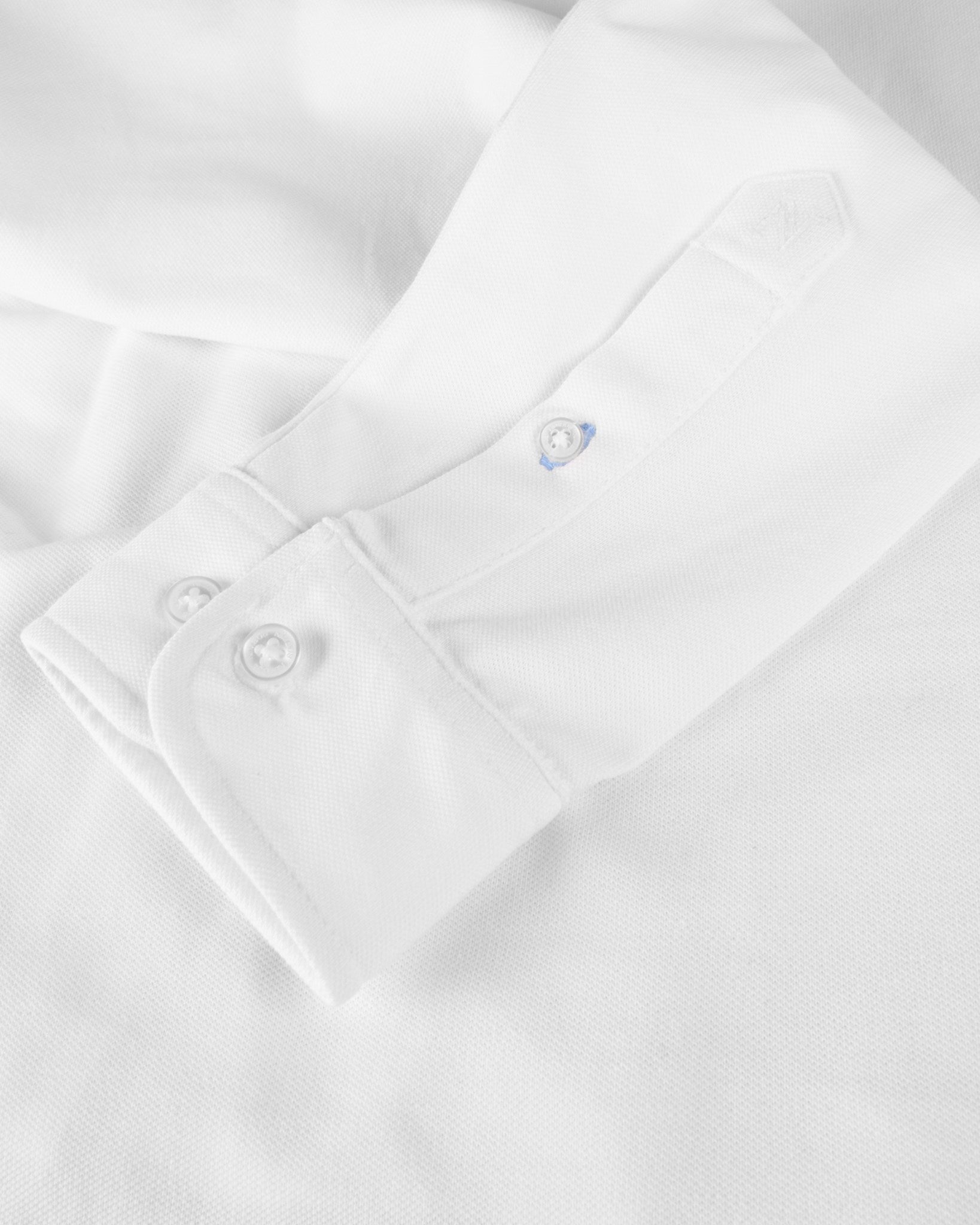 Kingston Men White Closeup 4