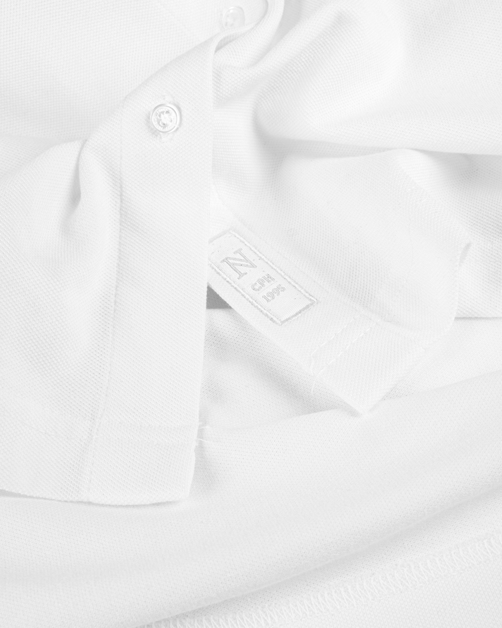 Kingston Women White Closeup 3