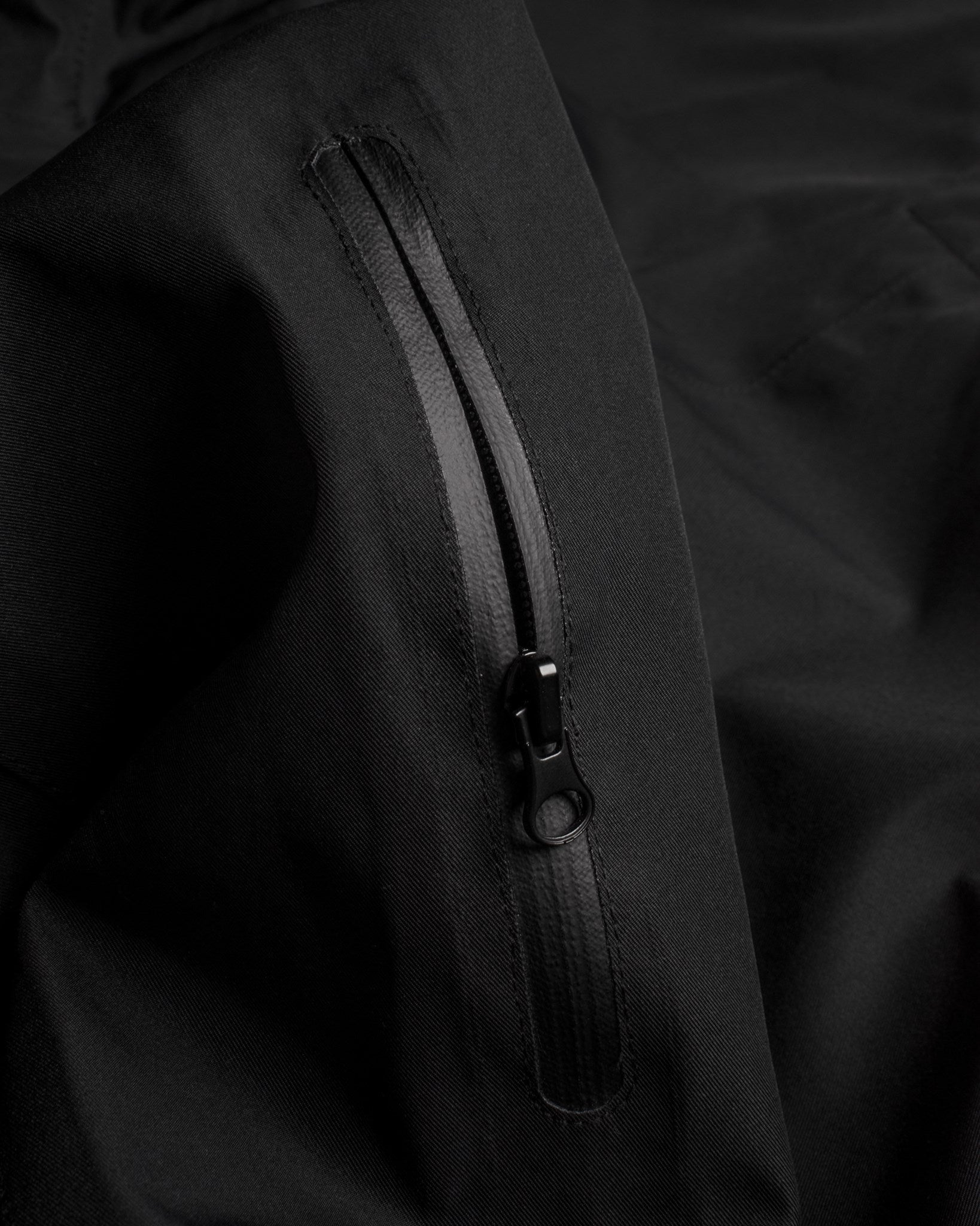 Redmond Women Black Closeup 3